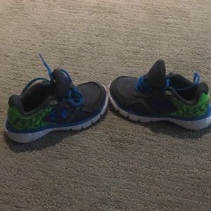 Boys under armor running shoes